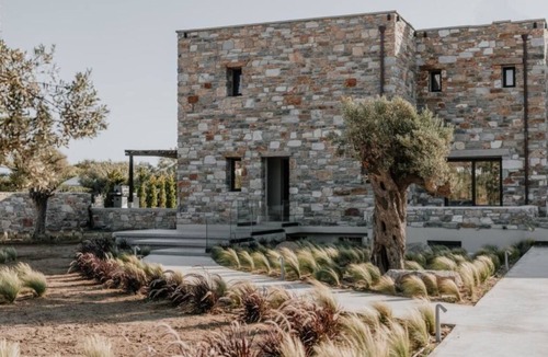 Plaka Villa | Glorious Villa With Private Pool & Jacuzzi