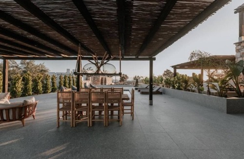 Plaka Villa | Glorious Villa With Private Pool & Jacuzzi