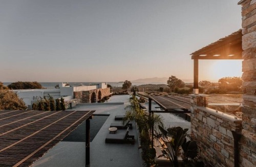 Plaka Villa | Glorious Villa With Private Pool & Jacuzzi
