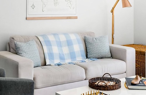 Valla Beach House | Glossies at Coastal Retreat is the perfect place to put your feet up and escape.