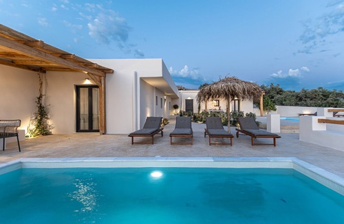 Vivlos Villa | Golden Sand Deluxe Villa