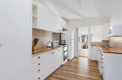 Culburra Beach House | Golden Sands - Pet Friendly - 2 Mins Walk to Beach