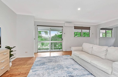 Booragul House | Good Vibes Bayside - Lake Foreshore with Private Pool