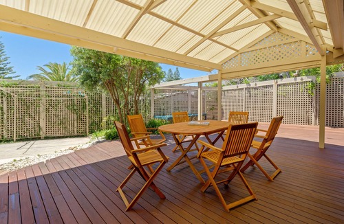 Moana House | Gorgeous Beach and Ocean Views - Located right on the Beach