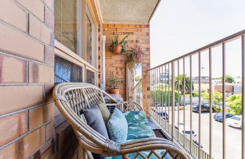 Glenelg Apartment | Gorgeous Gordon Street Getaway