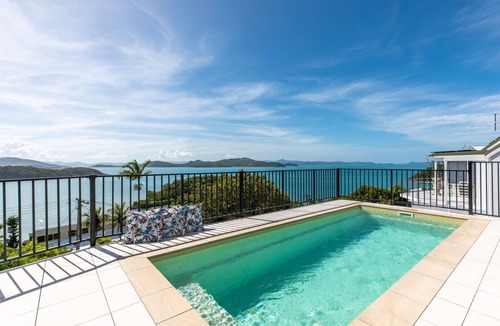 Shute Harbour House | Gorgeous three-bedroom, two-bathroom home boasting uninterrupted sea views.