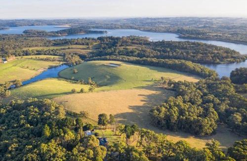 Menzies Creek Villa | Gorgeous villa 10 acre of land