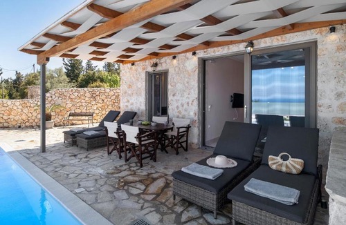 Tsoukaladhes Villa | Goudis Suite Irida