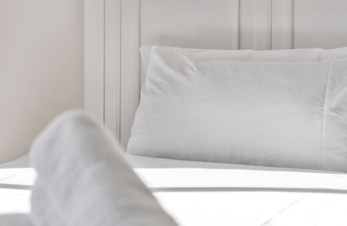 Narrawallee Apartment | Grahlie House - Iluka 1A - Brand new, custom-designed and stylish studio apartment