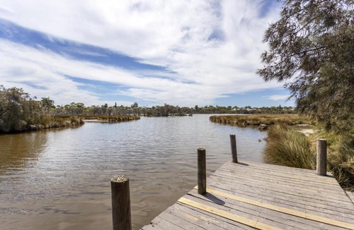 Ascot House | Grand Riverview Manor with pool & river access - EXECUTIVE ESCAPES