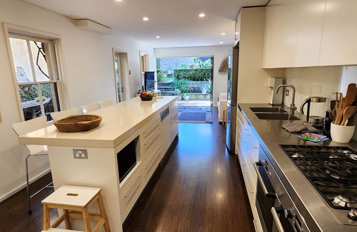Paddington House | Grand Terrace with Secret Garden + Parking in Central Location - 4 Bedrooms
