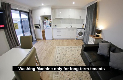 Stanthorpe Bed & Breakfast | Granny Flat next to golf course