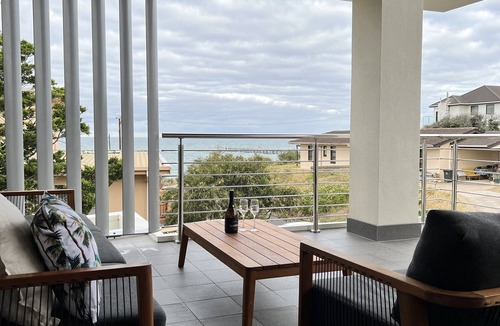 Port Noarlunga House | Great Location views to Noarlunga Jetty and Beach