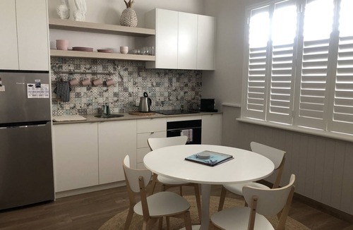 Burns Beach Apartment | Great place to stay weather you are a tourist or visiting family and friends.