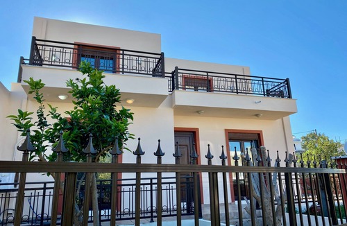 Gennadi House | Great vacation home, sea view, close to the beach and with plenty of space to relax