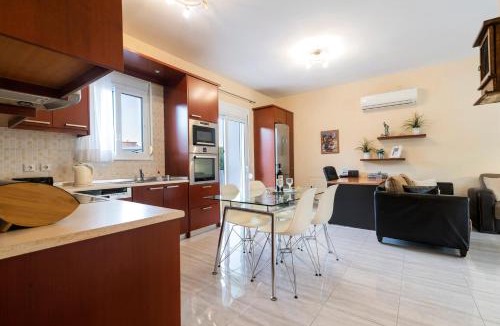Filerimos Apartment | Greek Style Ground Floor Apartment & Pool