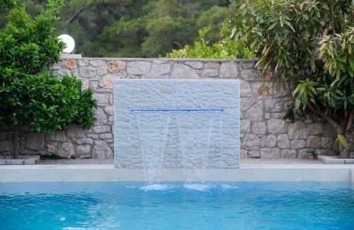 Filerimos Apartment | Greek Style Ground Floor Apartment & Pool