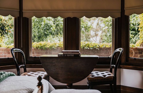Castlemaine Apartment | Green Gables King Suite
