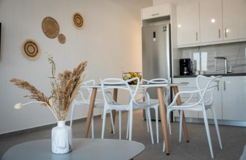 Glinado House | Grey Comfort