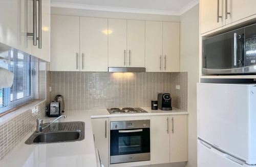 Elsternwick Apartment | Ground floor one bedroom apartment in Elsternwick