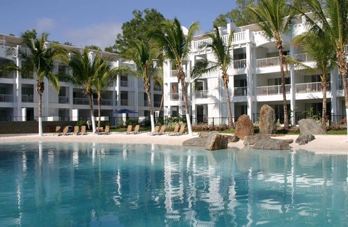 Palm Cove Apartment | Ground floor, Poolside Luxury Apartment