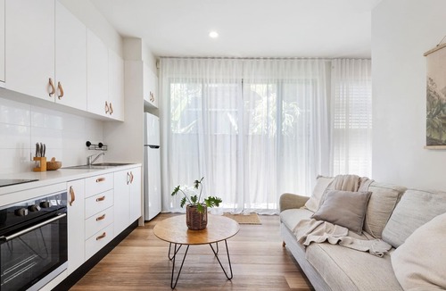 Currumbin House | Guest Abode - walk to beach and Currumbin wildlife sanctuary