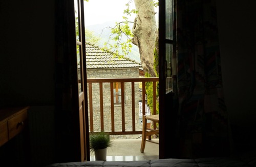 Pyrsogianni House | Guest House 'Armoloi Room 4' with Mountain View, Shared Terrace and Wi-Fi