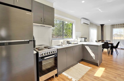 Diggers Rest House | Guest house farm stay located in diggers rest close to airport Melbourne