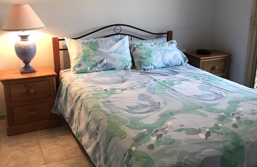 Safety Bay House | Guest room with dolphins