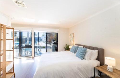 Duffy House | Guest Suite in Duffy with Pool View