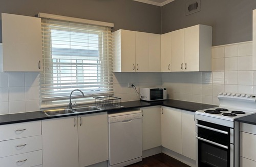 Shortland House | Guesthouse in Shortland