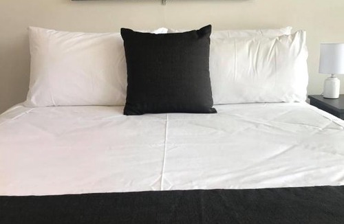 Brooklyn Hotel | Guiding Star Motel & Hotel