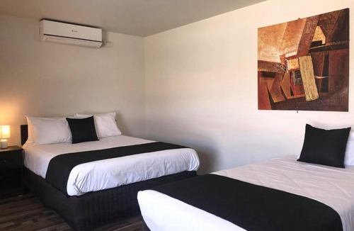 Brooklyn Hotel | Guiding Star Motel & Hotel
