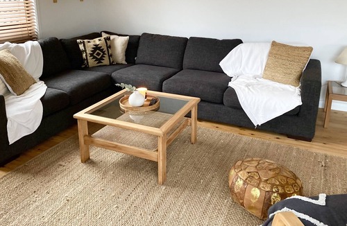 Wyongah House | HACIENDITA: Spacious and stylish home with huge entertaining backyard
