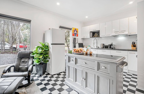 Paechtown Cottage | Hahndorf Providence Cottage 30 minutes from the CBD. Pet friendly. Outdoor bath