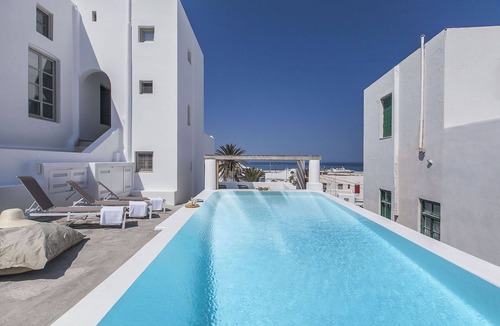 Mykonos Town Villa | Halki Villa near the old port of Mykonos: swimming pool and panoramic view