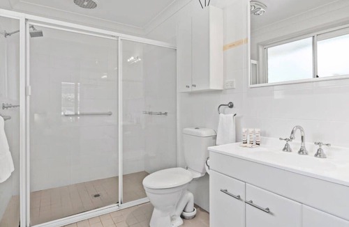 Corlette House | Halyard Beach Haven - Dive into Bliss