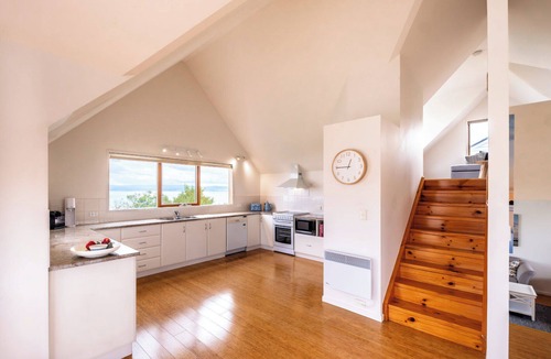 Coles Bay House | Hamptons Hideaway - Freycinet Holiday Houses