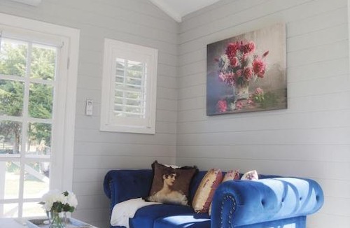 Rye House | Hamptons In Rye Blue Cottage 3 Mins from Hot Springs!