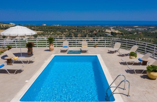 Agia Triada Villa | Haravgi 3 Bedrooms Villa