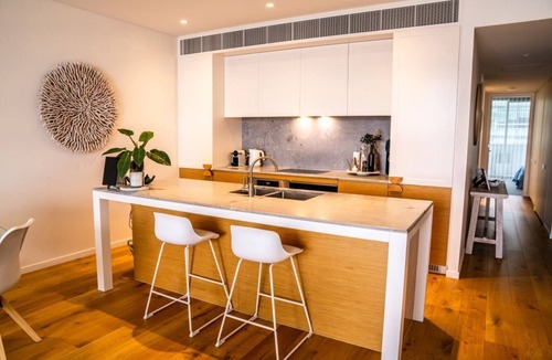 Newcastle Apartment | Harbour Haven - Honeysuckle Newcastle