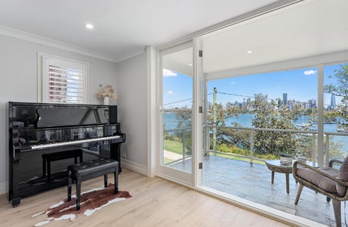 Cremorne Point House | Harbourfront Haven 4BR Retreat with Stunning Views of Sydney Iconic Landmarks