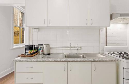 Millers Point Apartment | Harbourfront meets Heritage Chic near Barangaroo