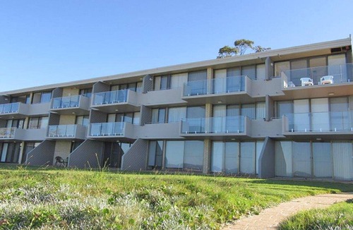 Soldiers Point Apartment | Harbourside, 13/3-7 Soldiers Point Road - fantastic waterfront unit