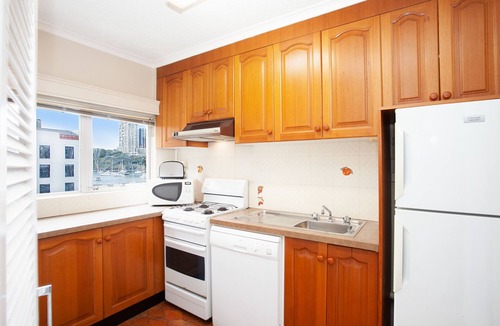 McMahons Point Apartment | Harbourside Apartment with Spectacular Pool