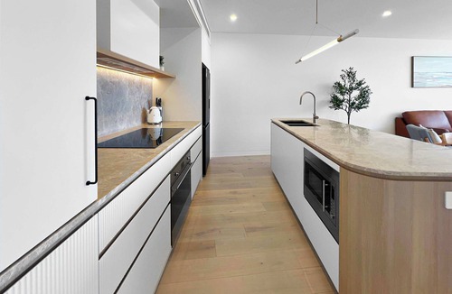 Shell Cove Apartment | Harbourside Delight - Footsteps from Marina!