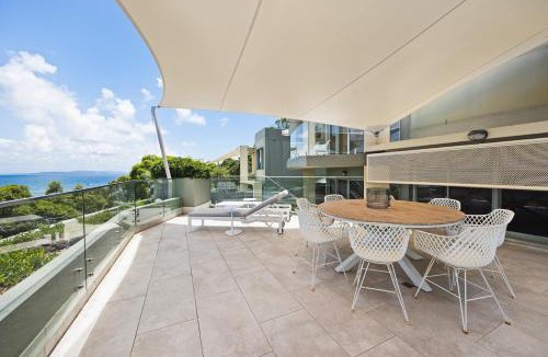 Noosa Heads Apartment | Hastings Park: Modern, Ocean View Retreat