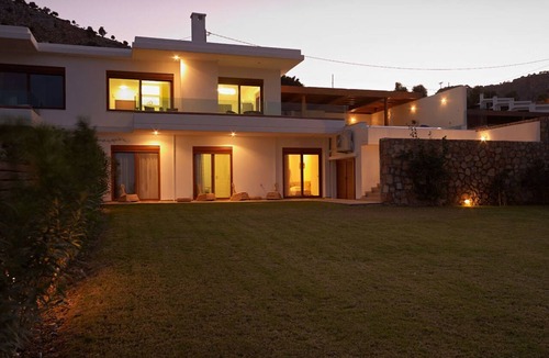 Vlicha House | Haus in Vlycha Beach mit Infinity-Pool by Interhome