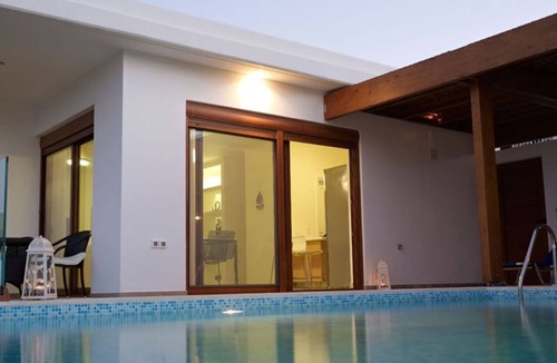 Vlicha House | Haus in Vlycha Beach mit Infinity-Pool by Interhome