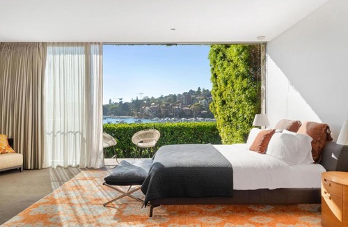 Darling Point House | Have stunning fun with the whole family at this stylish place